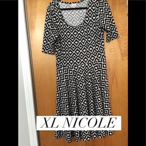 EEUC Lularoe: XL Nicole  - Black and white design